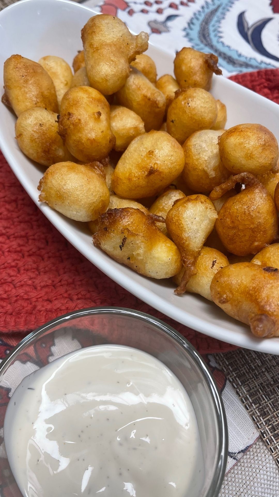 Deep-fried-Cheese-curds-and-ranch.jpg