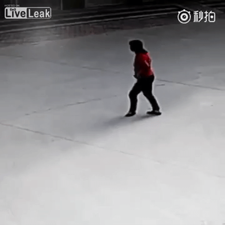 qYKMP7.gif