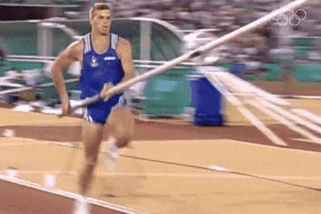 pole-vault-international-olympic-committee250days.gif