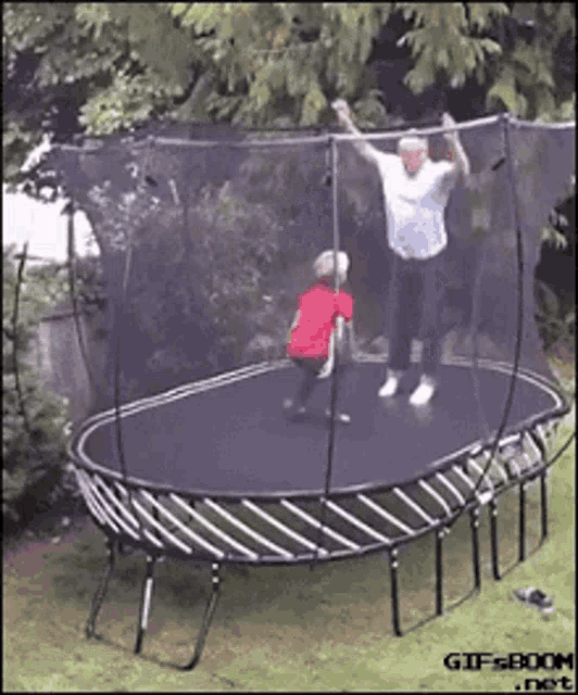 backflip-on-a-trampoline-failure-funny.gif
