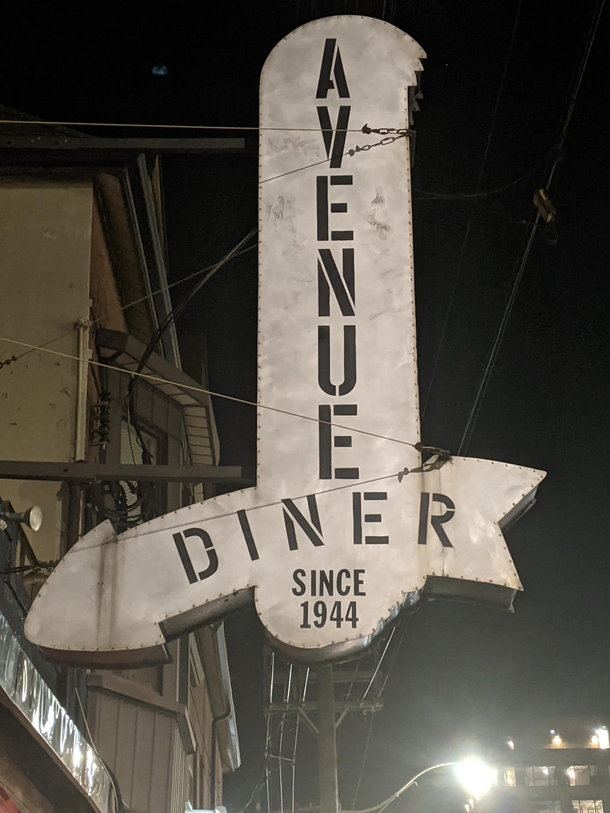 this-diner-sign-has-a-very-limp-profile-491273.jpg