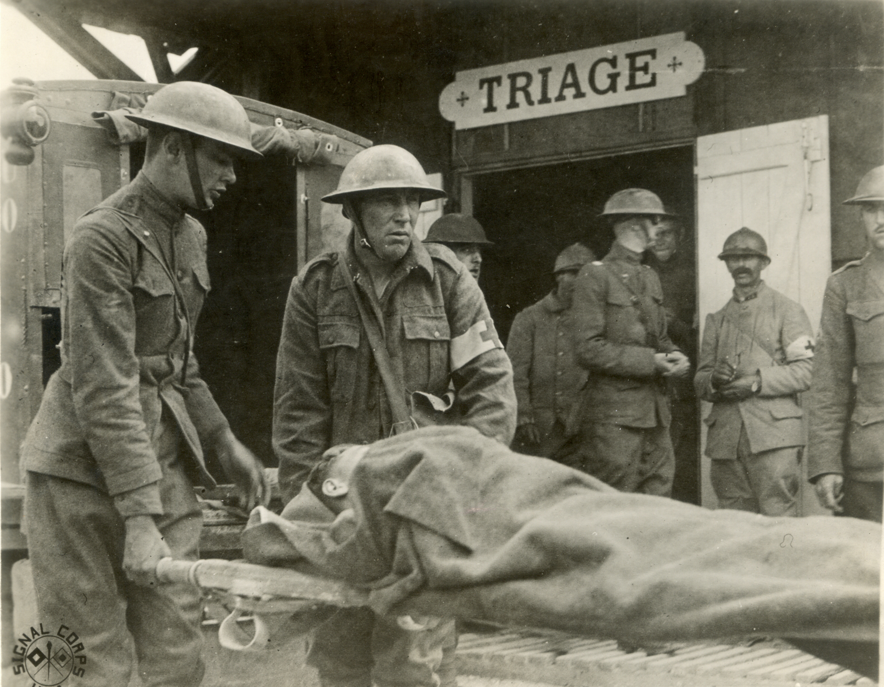 Wounded_Triage_France_WWI.jpg