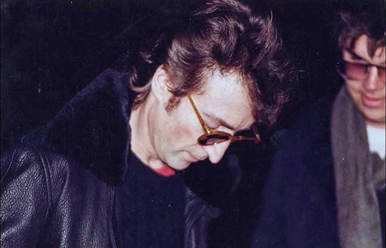 John_Lennon_Chapman_1980.jpg