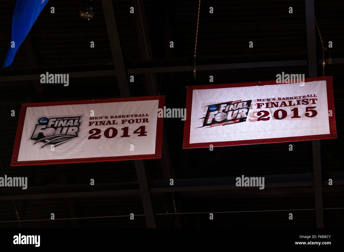 madison-wi-usa-13th-nov-2015-both-final-four-flags-hang-above-the-F688CY.jpg