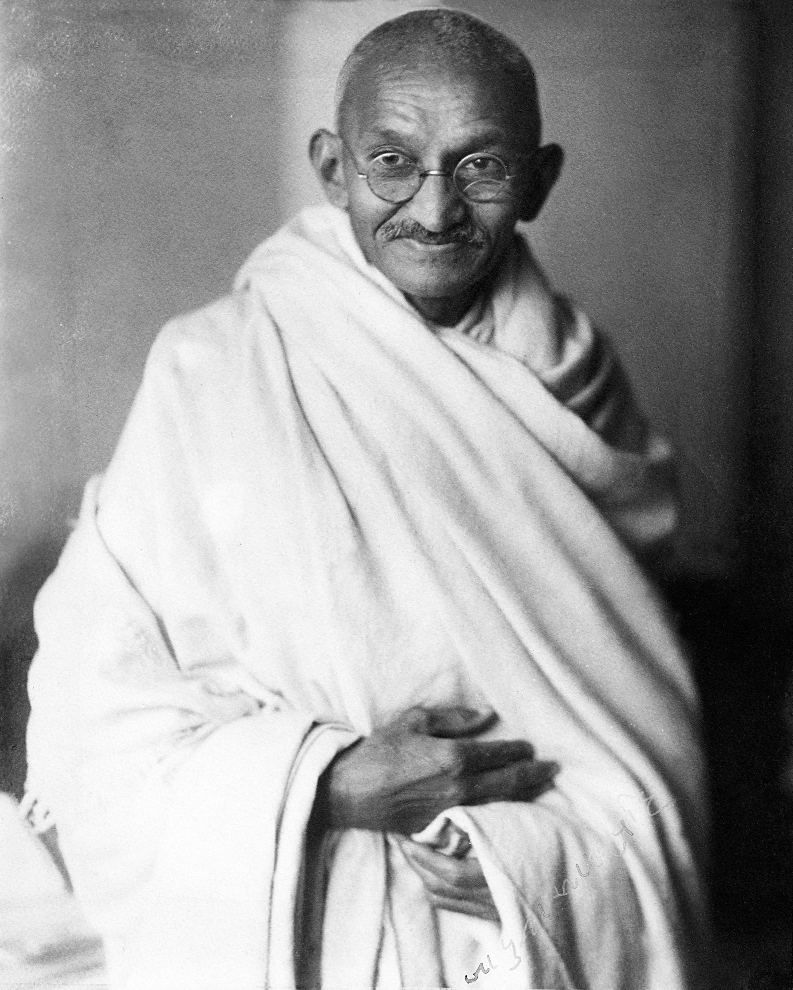 Mahatma-Gandhi%2C_studio%2C_1931.jpg