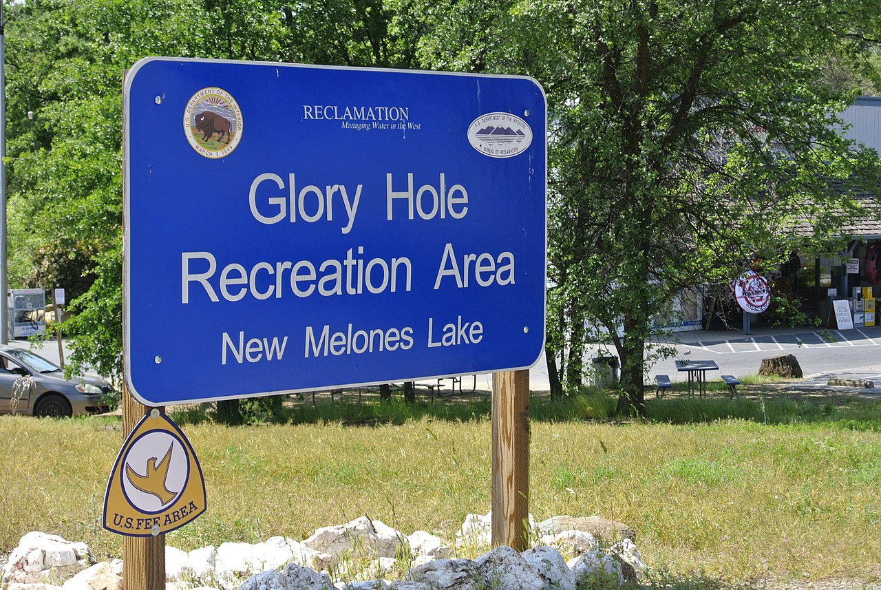 1280px-Glory_Hole_Recreation_Area_sign.jpg
