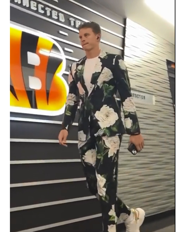 Joe-Burrow-Flowers-Suit.jpg