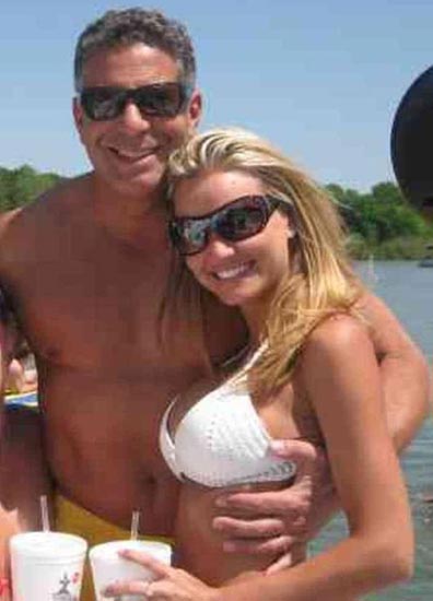 Bruce_Pearl_Boating_with_Blonde.jpg